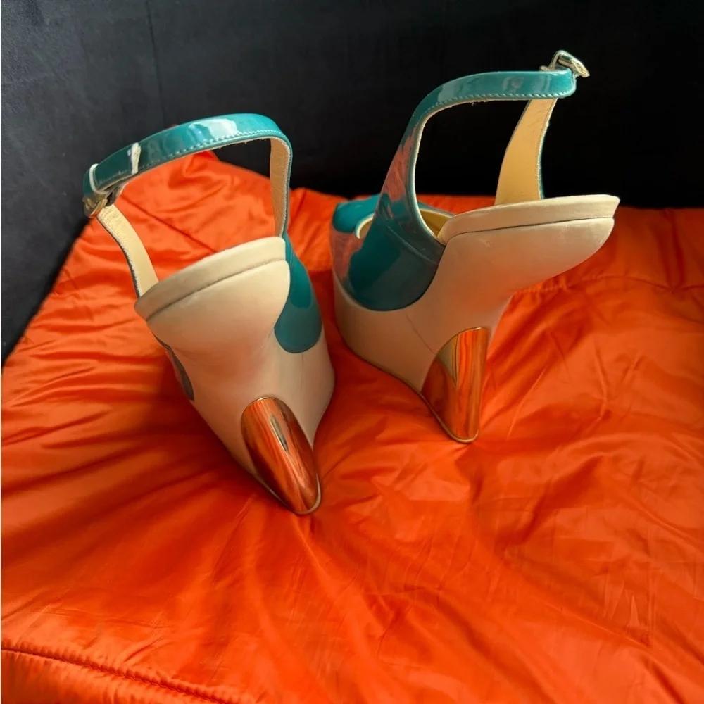 NWT  Made in Italy Sergio Amaranti Teal Slingback heel-less pumps